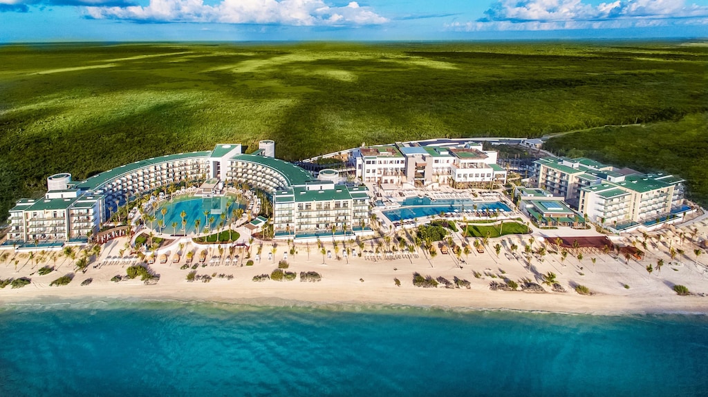Private transfer to Haven Riviera Cancun from Cancun Airport