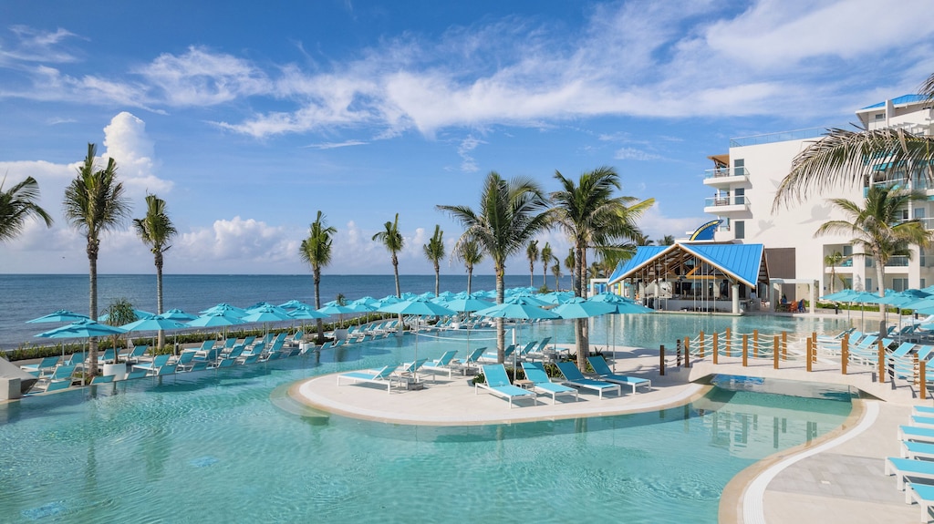 Private transfer to Margaritaville Island Reserve Riviera Cancun from Cancun Airport